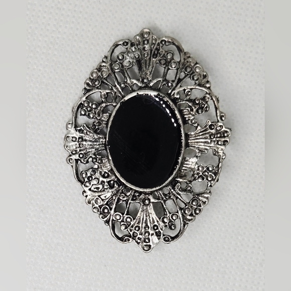Black Oval Cabochon Brooch Silver Tone Filigree Gothic Vintage Style Pin - Picture 6 of 8